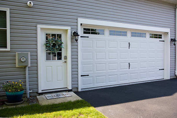 24/7 Emergency Garage Door Panel Replacement experts in Huntingtown, MD